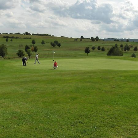 Apartments Golfpark Schlossgut Sickendorf Lauterbach エクステリア 写真