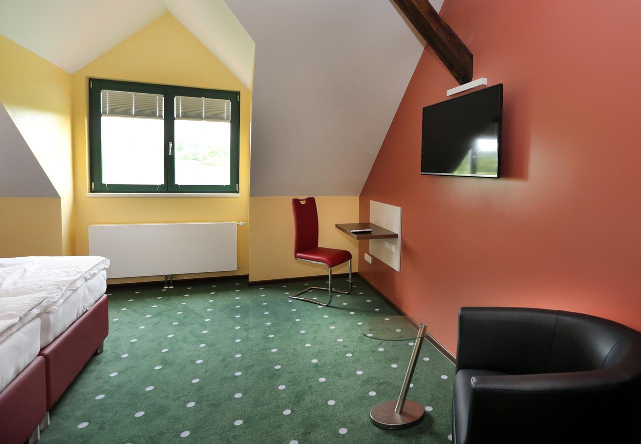 Apartments Golfpark Schlossgut Sickendorf Lauterbach エクステリア 写真