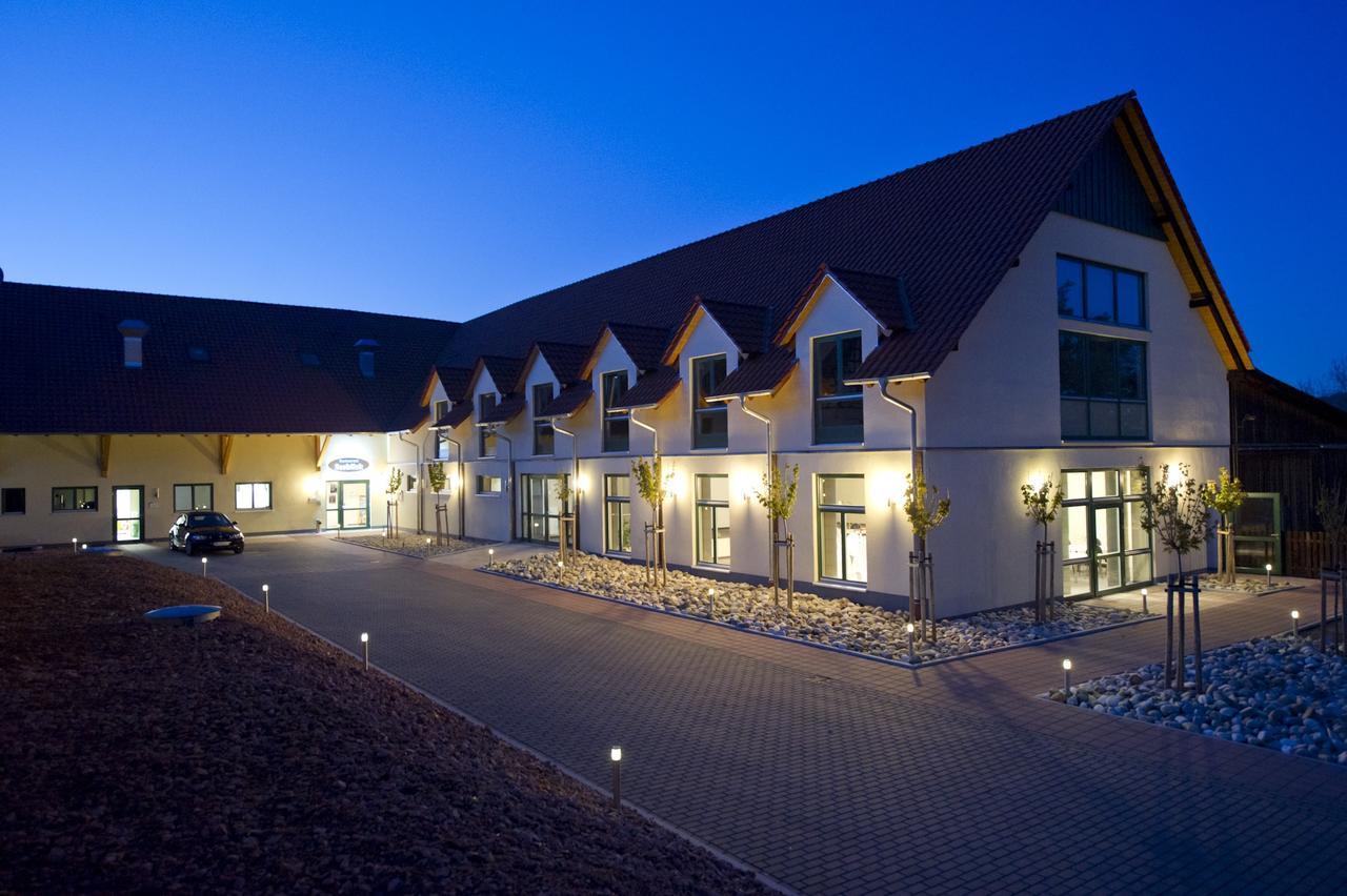 Apartments Golfpark Schlossgut Sickendorf Lauterbach エクステリア 写真