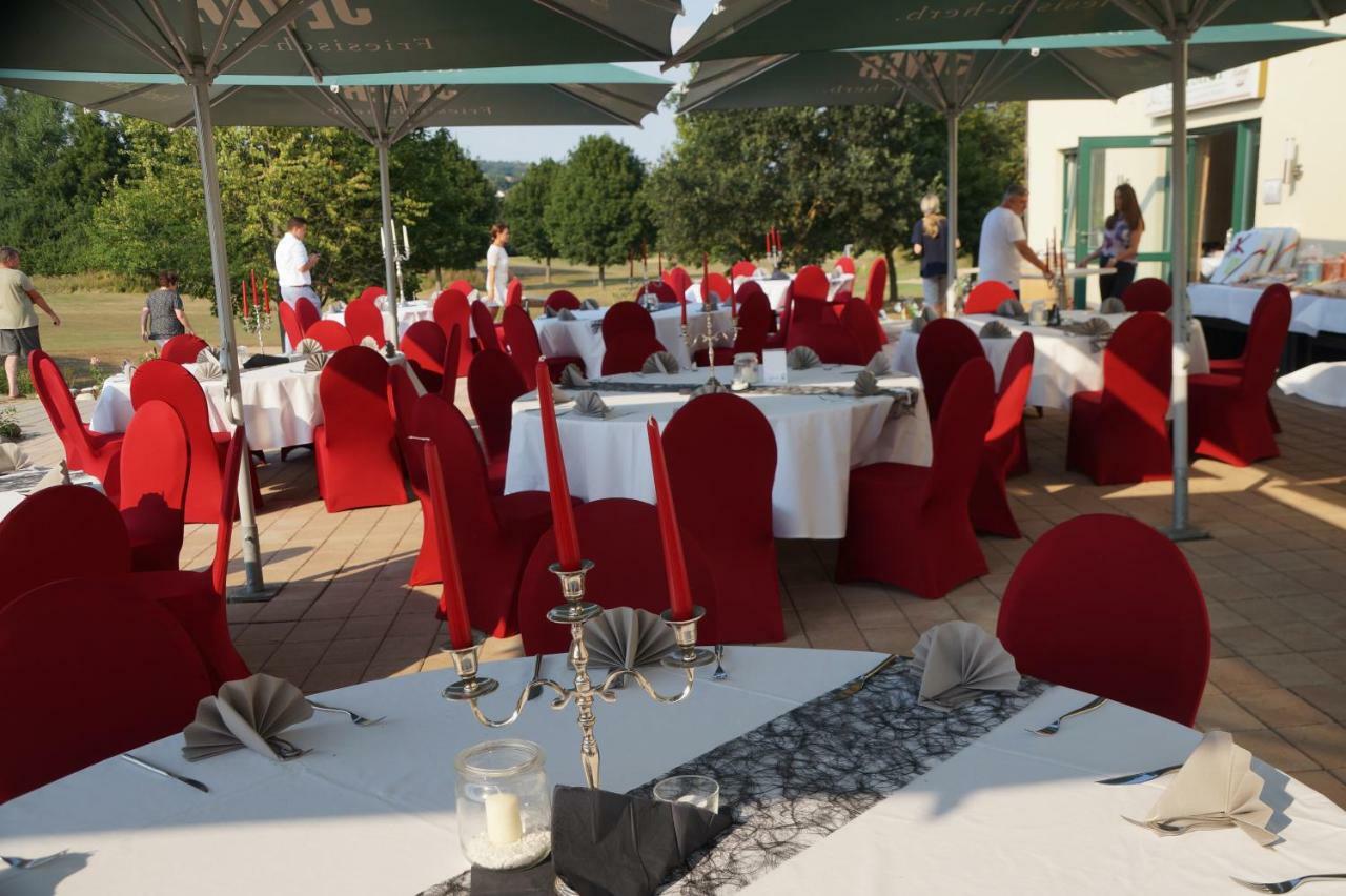 Apartments Golfpark Schlossgut Sickendorf Lauterbach エクステリア 写真