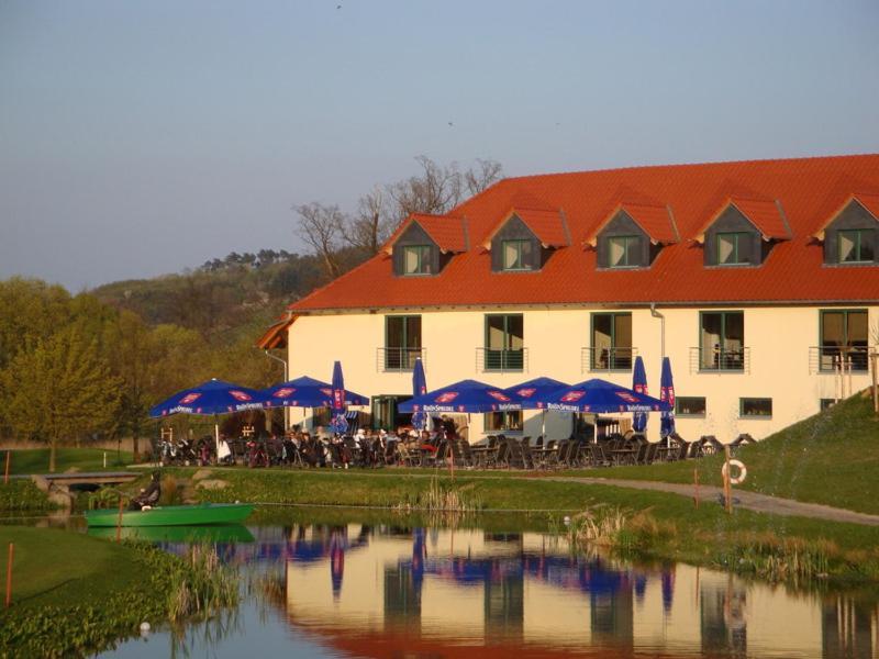Apartments Golfpark Schlossgut Sickendorf Lauterbach エクステリア 写真