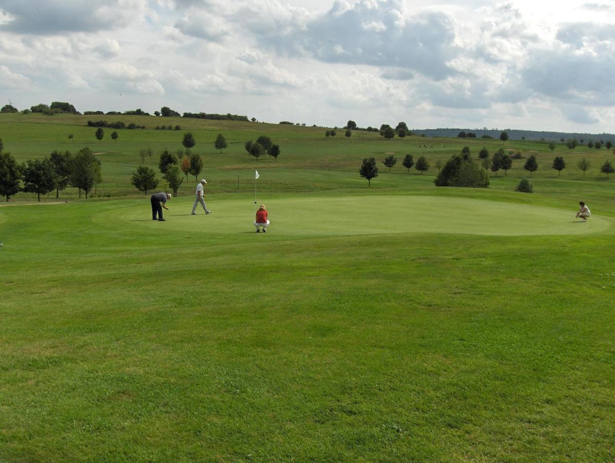Apartments Golfpark Schlossgut Sickendorf Lauterbach エクステリア 写真